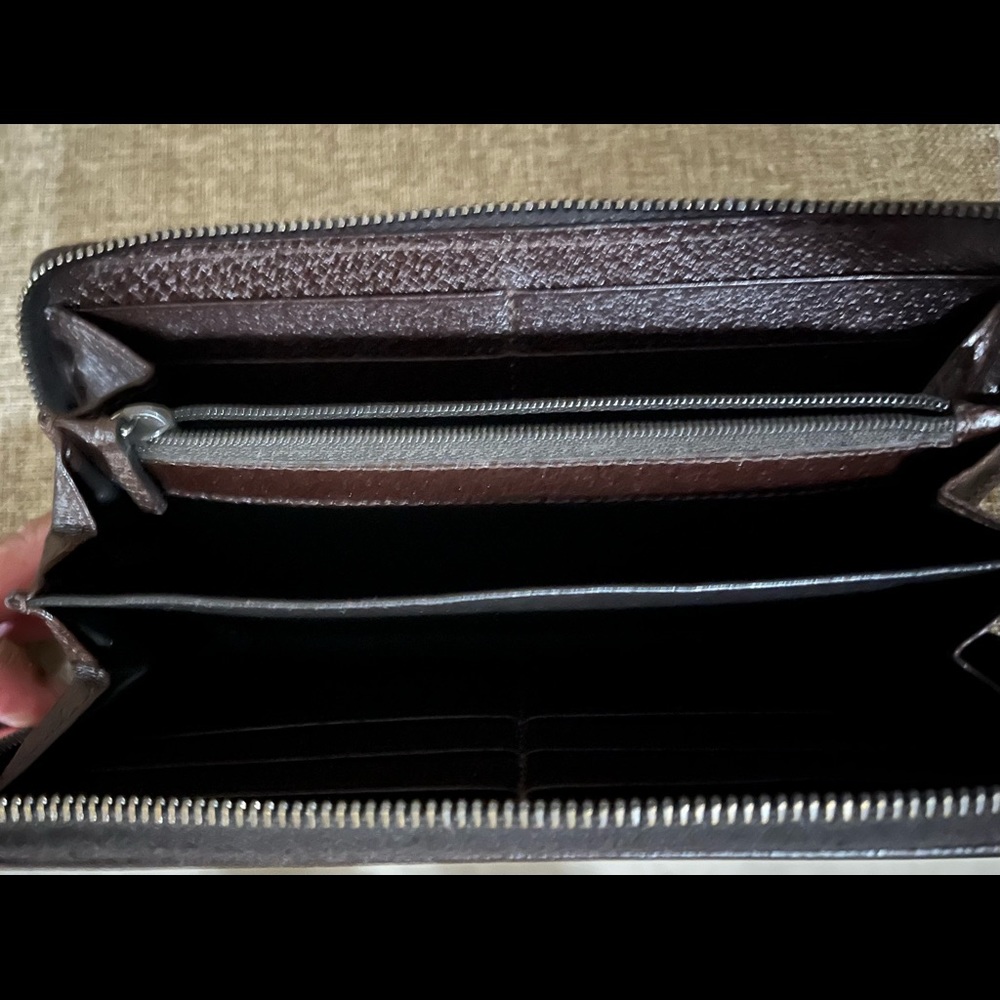 (Authentic) Gucci Monogram Wallet - Picture 5 of 6